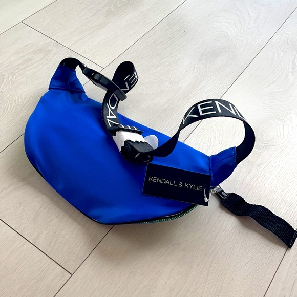 Kendal and Kyle front pouch purse. Like green and royal blue never been used - Picture 4 of 6